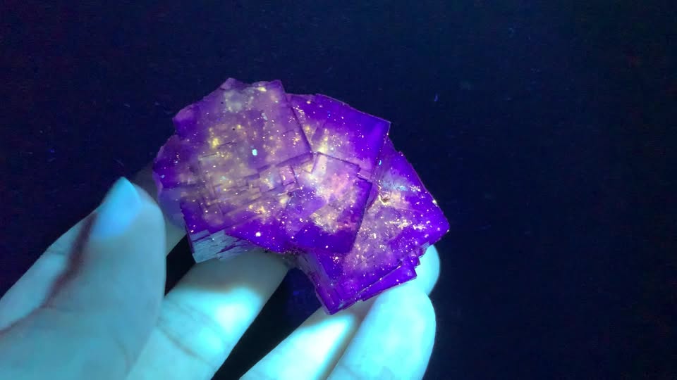 螢光大冒險：揭開礦物結晶的秘密