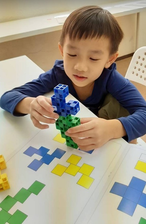 學員展示積木與程式作品