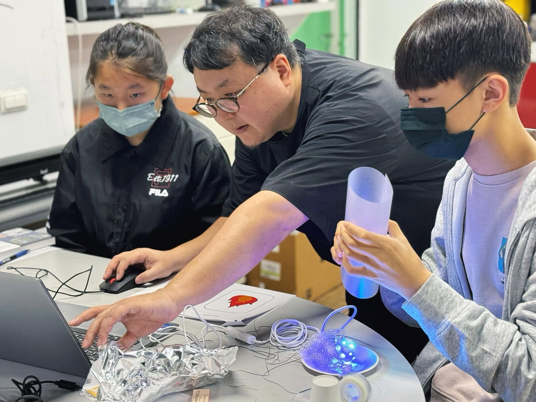 【科學節】探索光：透過程式設計創造全新的光文化-科學的10個為什麼系列工作坊