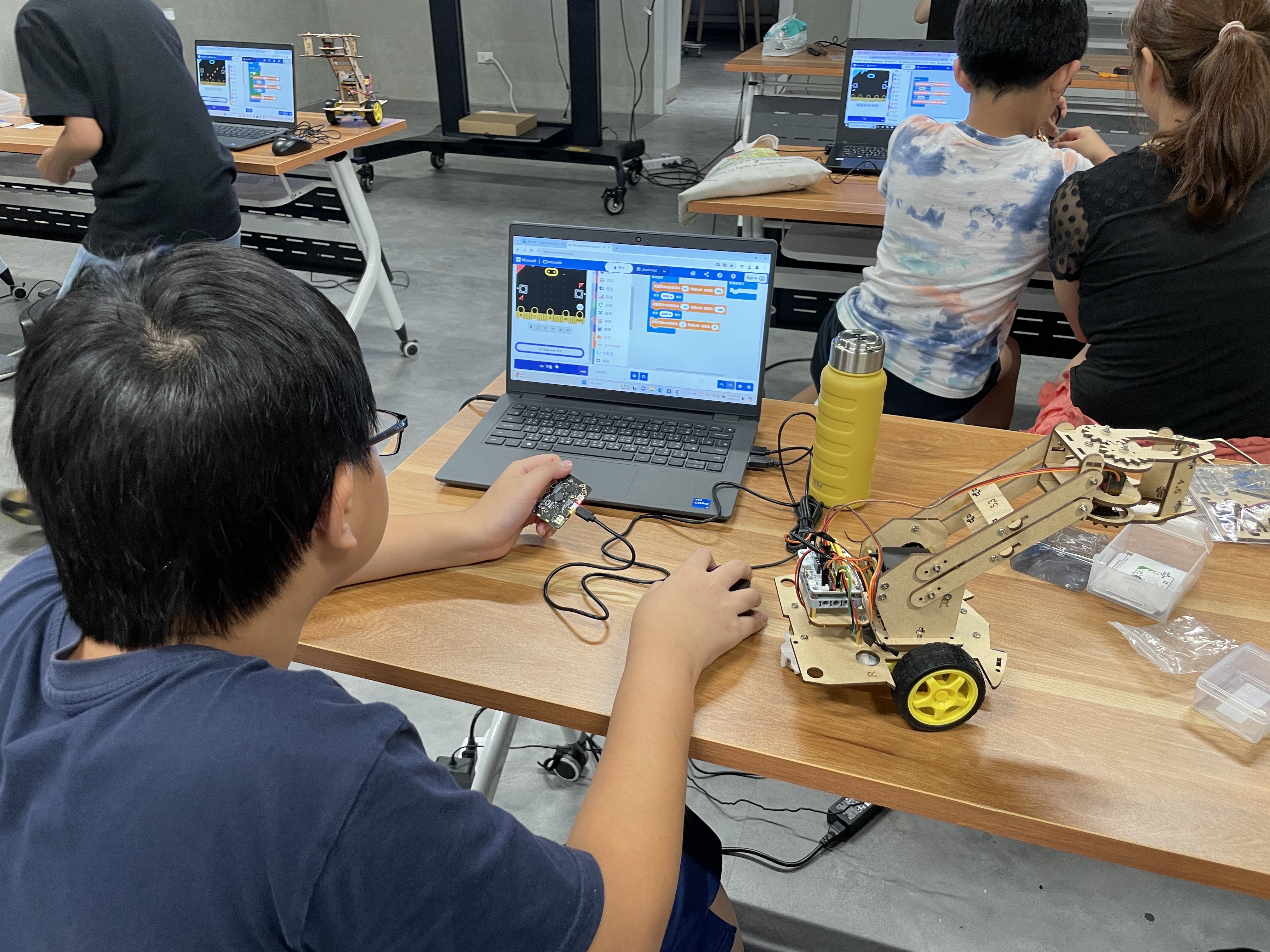 【暑假營隊】智造玩家：AI創意科技營