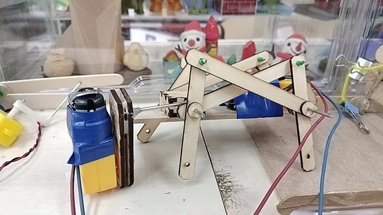 【Maker工作坊】綠能機械獸：手搖發電DIY